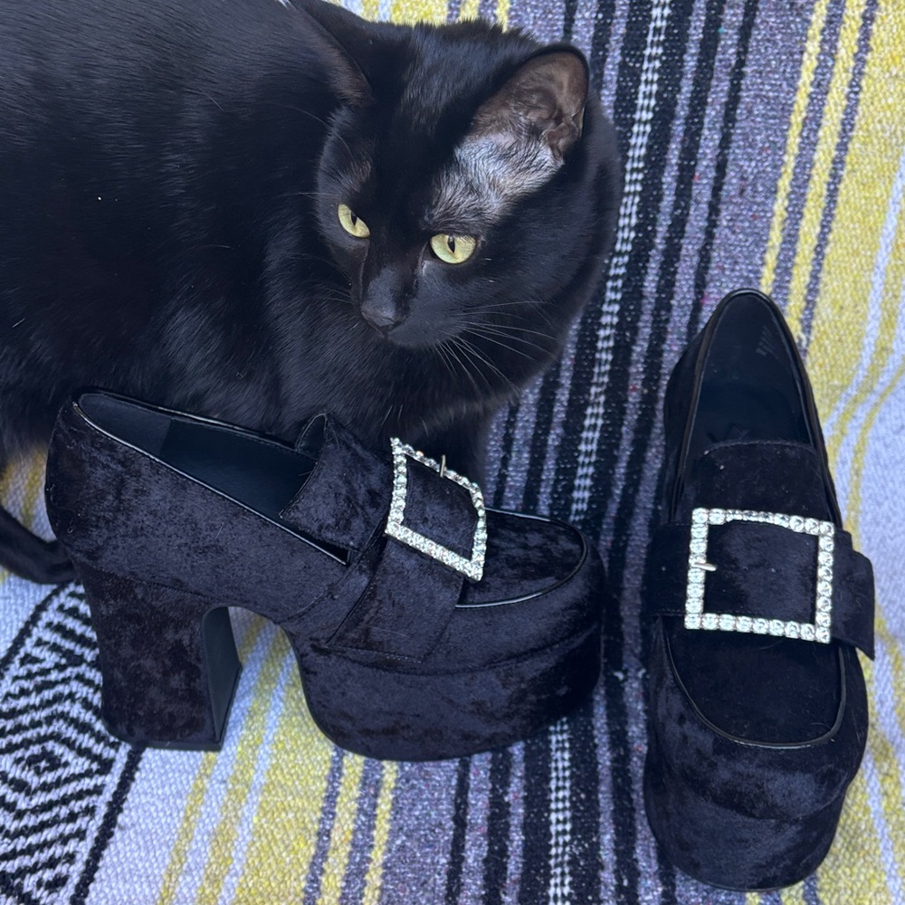 Elegant YRU Dolls kill Black Velvet Platform Loafers